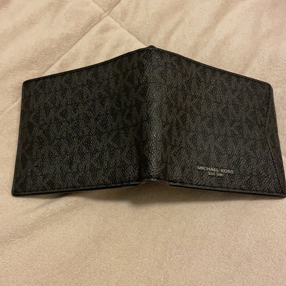 Men’s Michael Kors Wallet - Picture 5 of 5